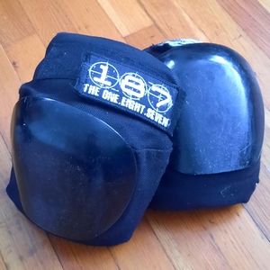 187 Killer Pro Knee Pads Small Skate Black  Used Highly Cushioned Roller Derby